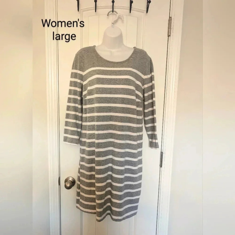 🍀Women's large Old Navy gray and white striped knit sweater dress
